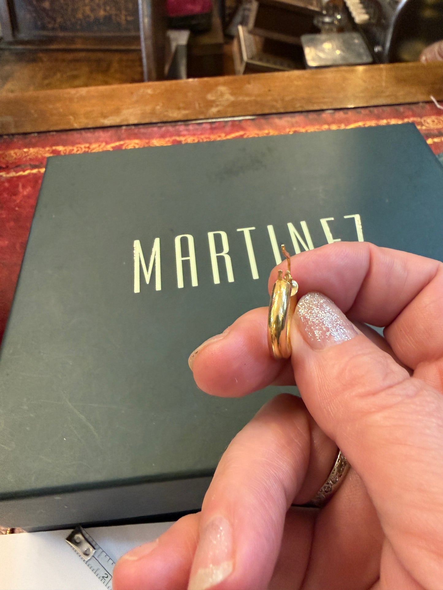 18ct 750 pre owned hoop earrings 2.