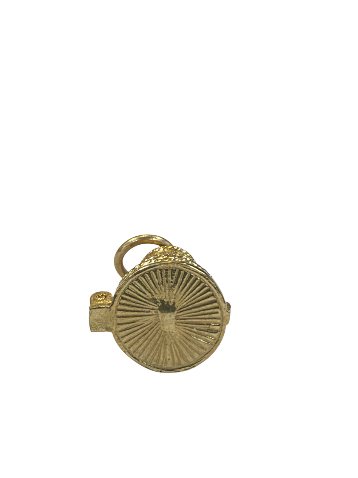 9ct vintage wedding cake charm, opening with couple inside. 3.2g