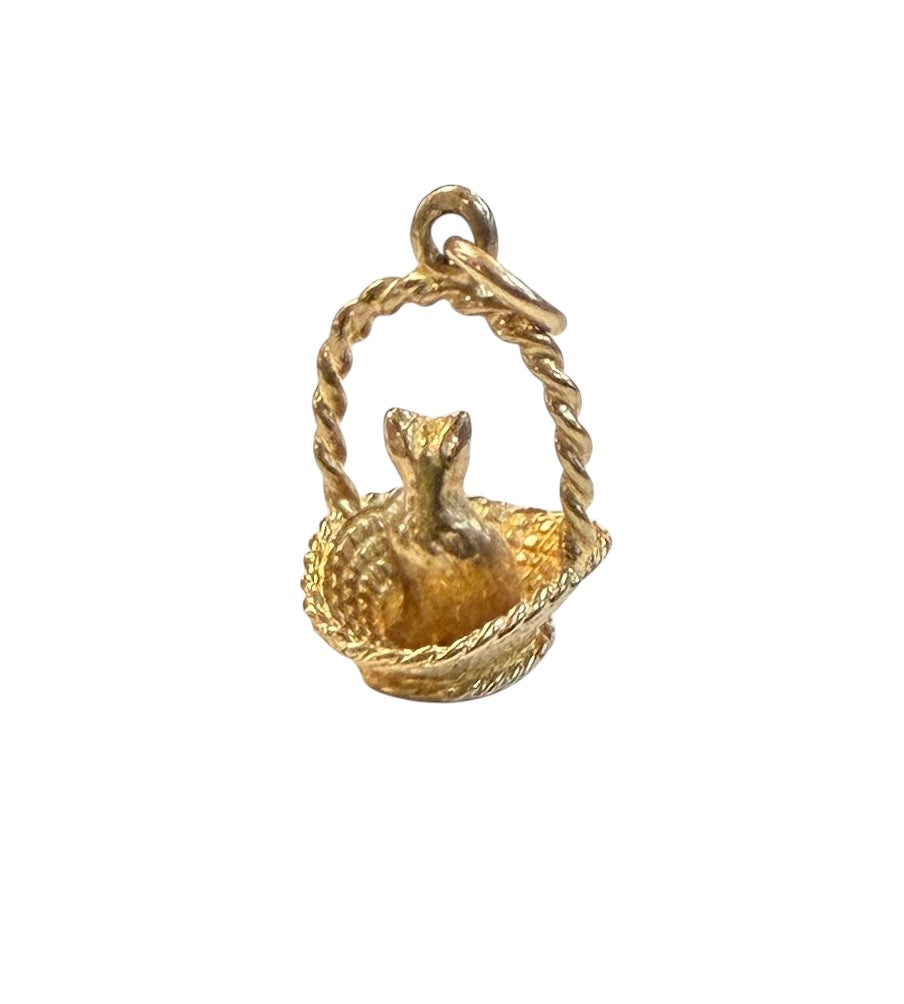 9ct vintage cat in basket charm 1.3g