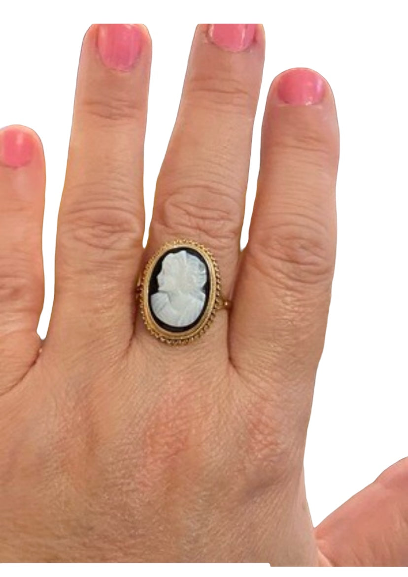 9ct vintage cameo ring size R 1/2 circa 1938