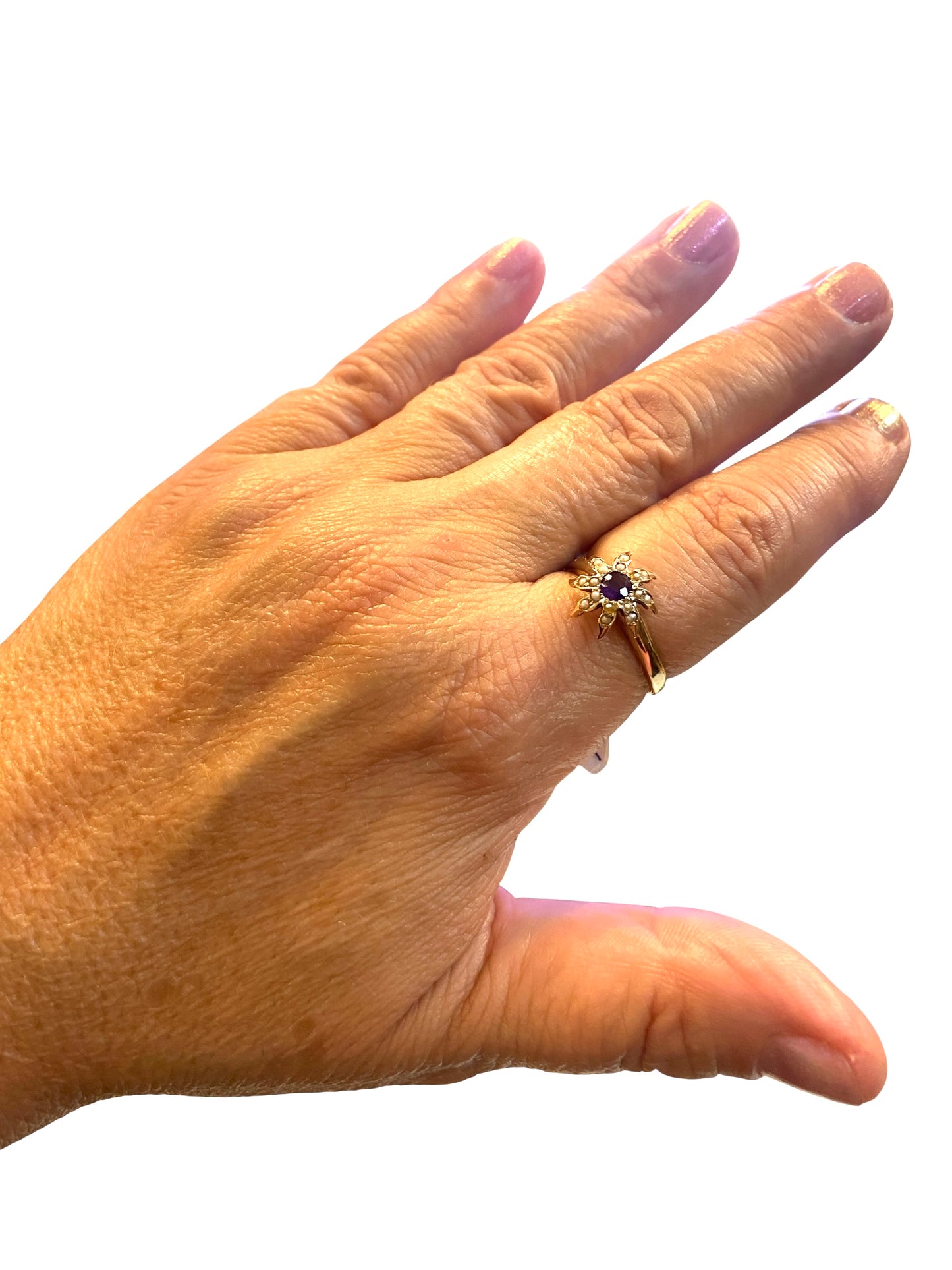 9ct vintage star / flower shape ring. amethyst and seed pearls ring size R 1/2