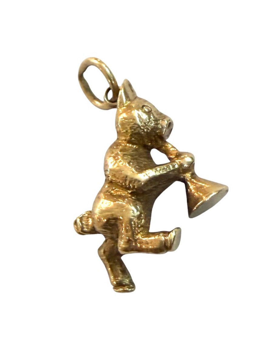 9ct vintage pig with trumpet charm. solid gold 3.15g