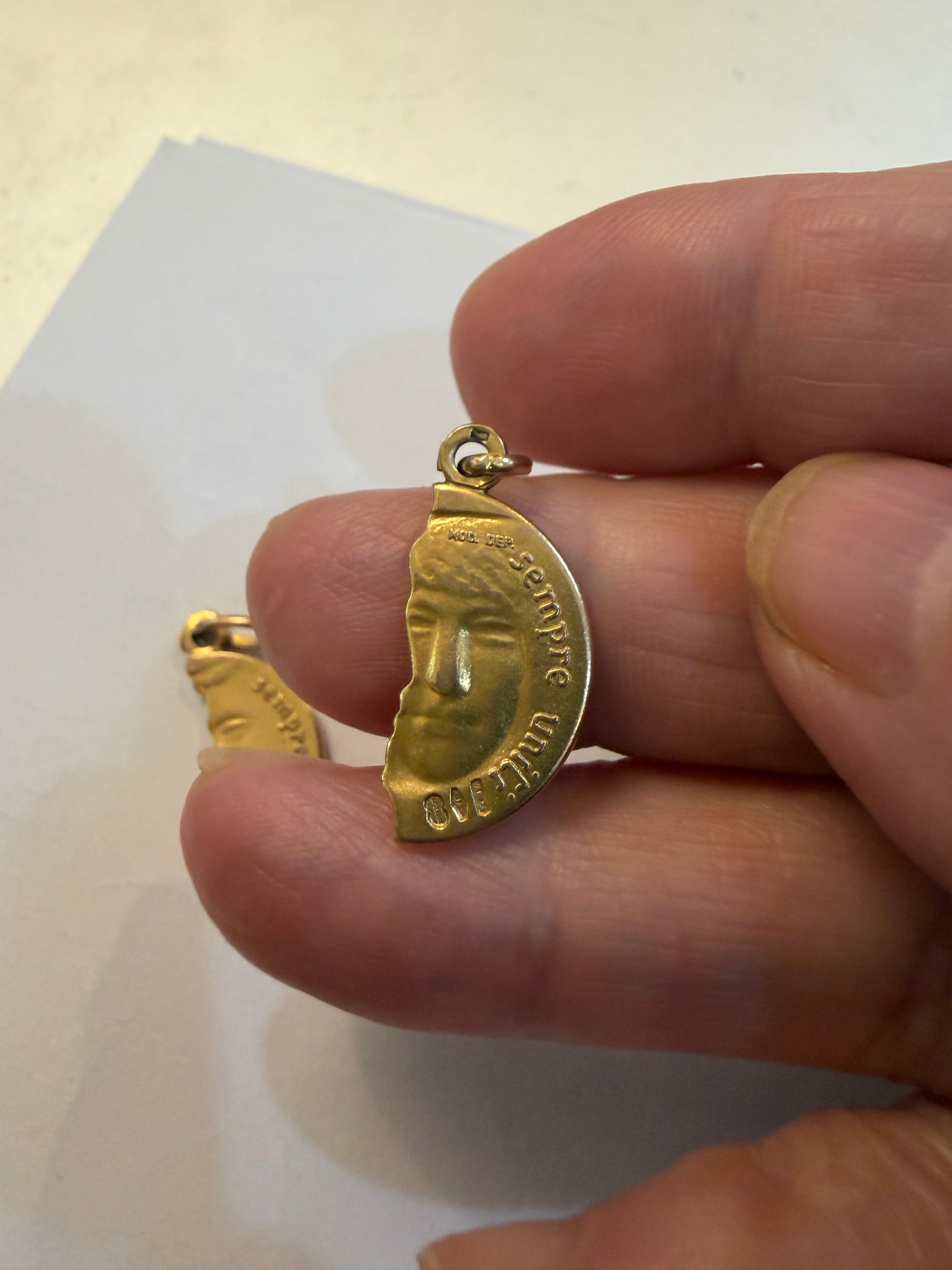9ct vintage coin dividi ma sempre uniti, divided but always united.