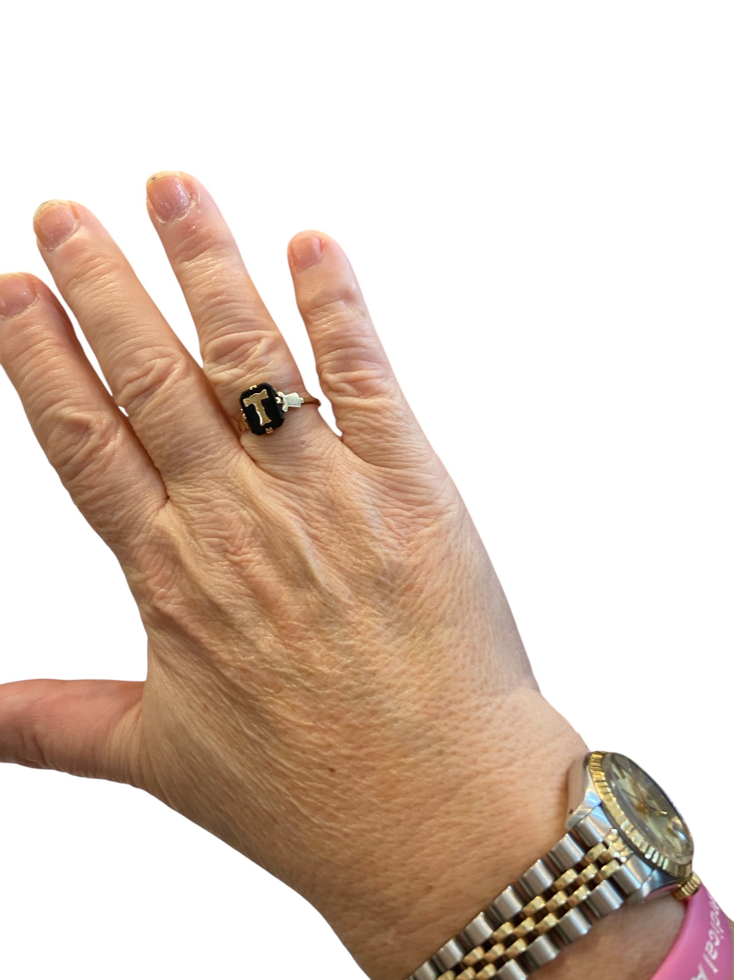 9ct vintage initial T ring, size N set in Onyx