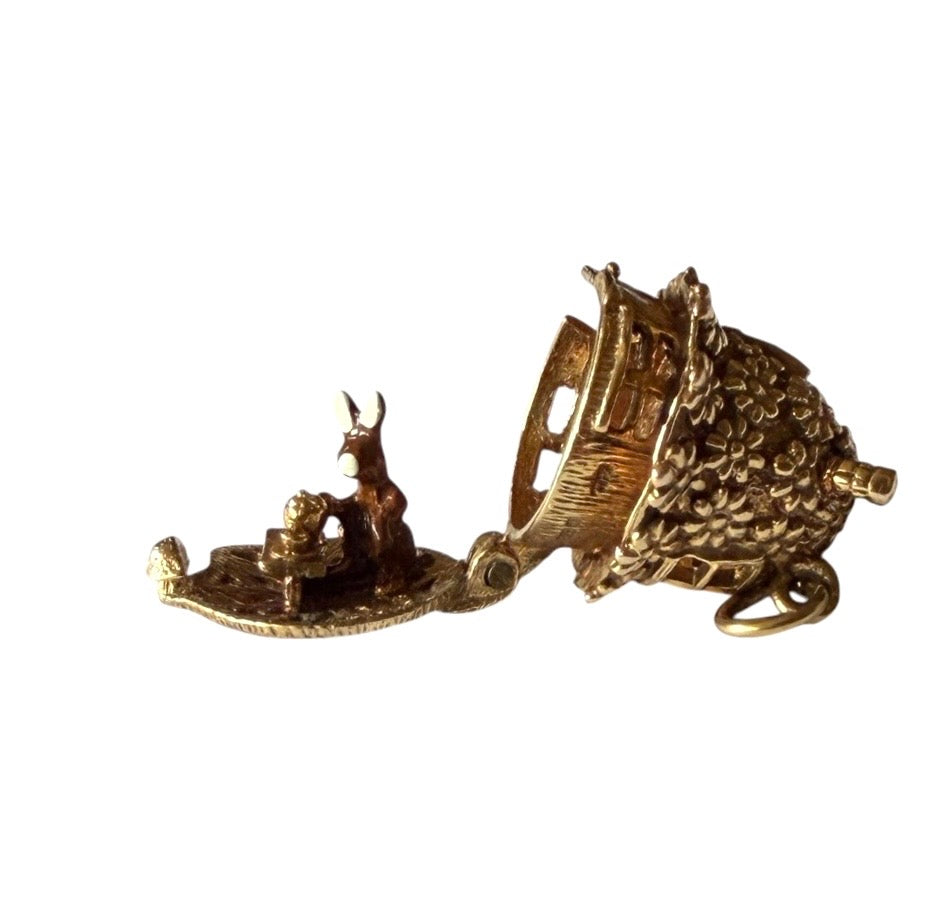 9ct rare vintage rabbit house charm, circa 1970 by NUVO 5.41g