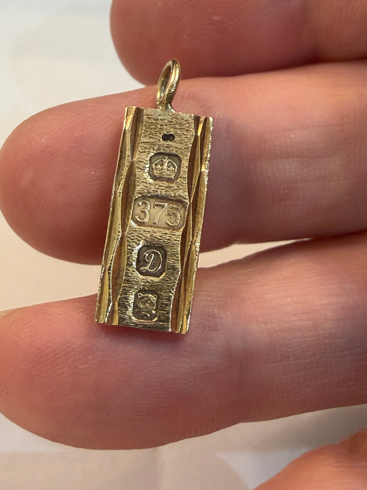 9ct vintage ingot charm / pendant circa London 1978 . 3.