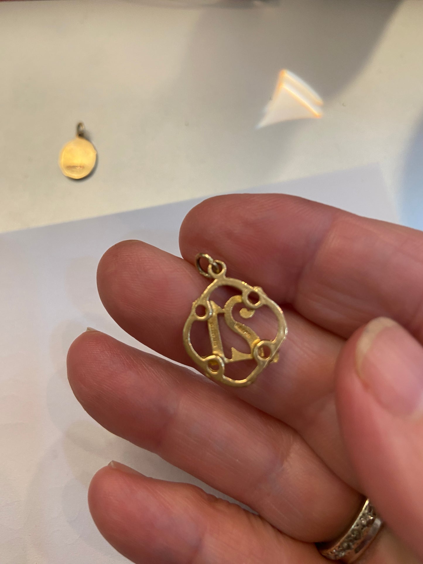 9ct vintage '21' pendant charm, circa 1964