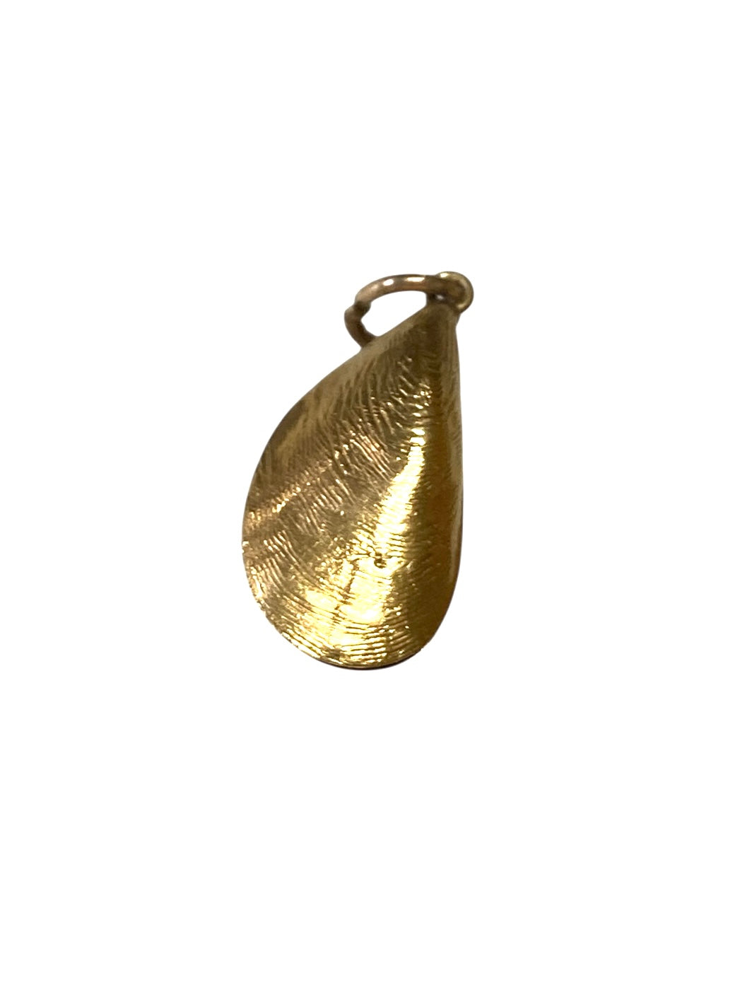 18CT VINTAGE MUSSEL/ SHELL CHARM / PENDANT , OYSTER CHARM 1.2G HOLLOW