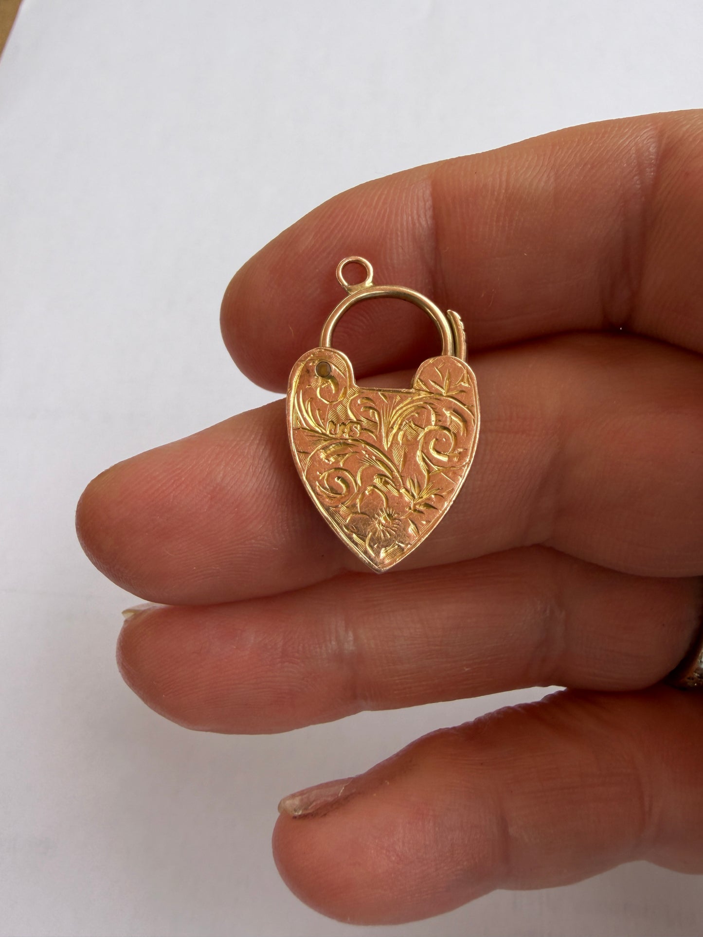 9ct vintage / antique ornate padlock charm / pendant maker J.S 2.53g