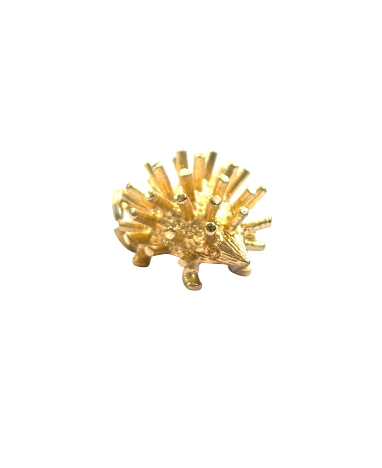 9CT VINTAGE SMALL HEDGEHOG CHARM. 0.9G