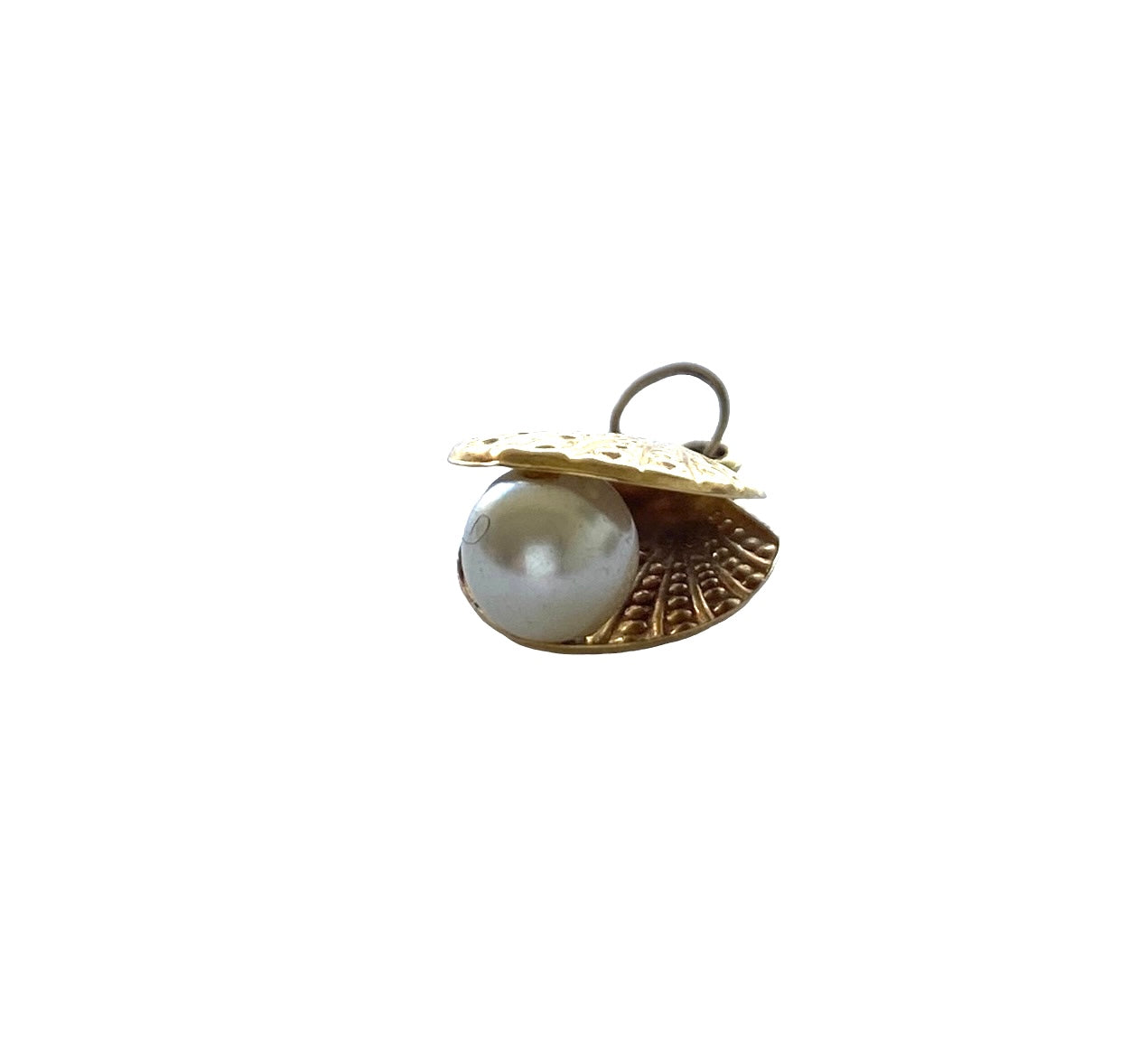 9ct oyster shell with pearl inside charm / pendant