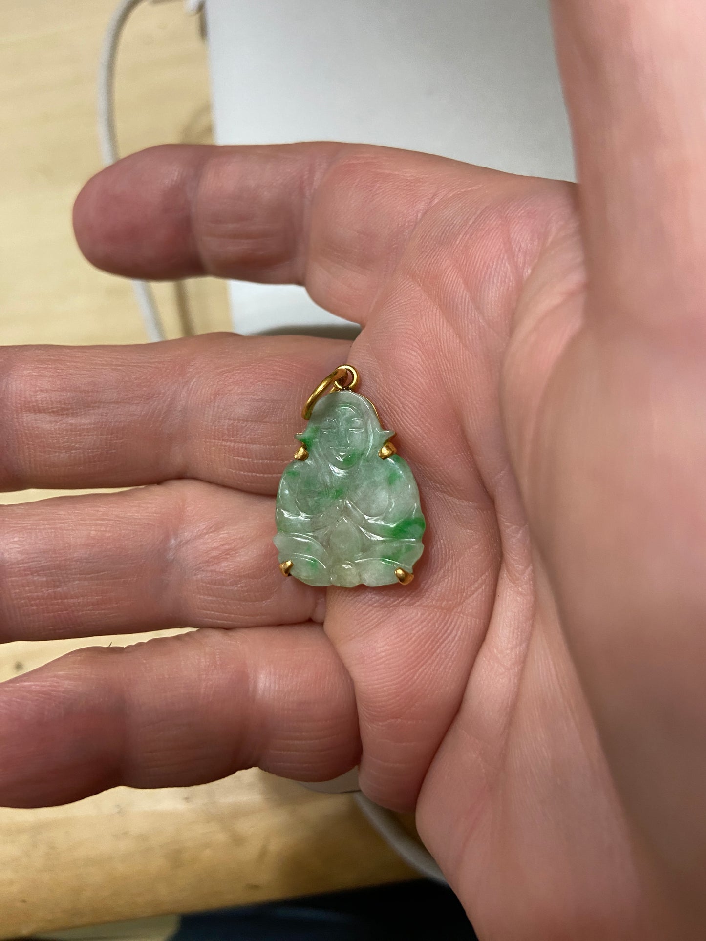 18ct jade sitting buddha charm / pendant