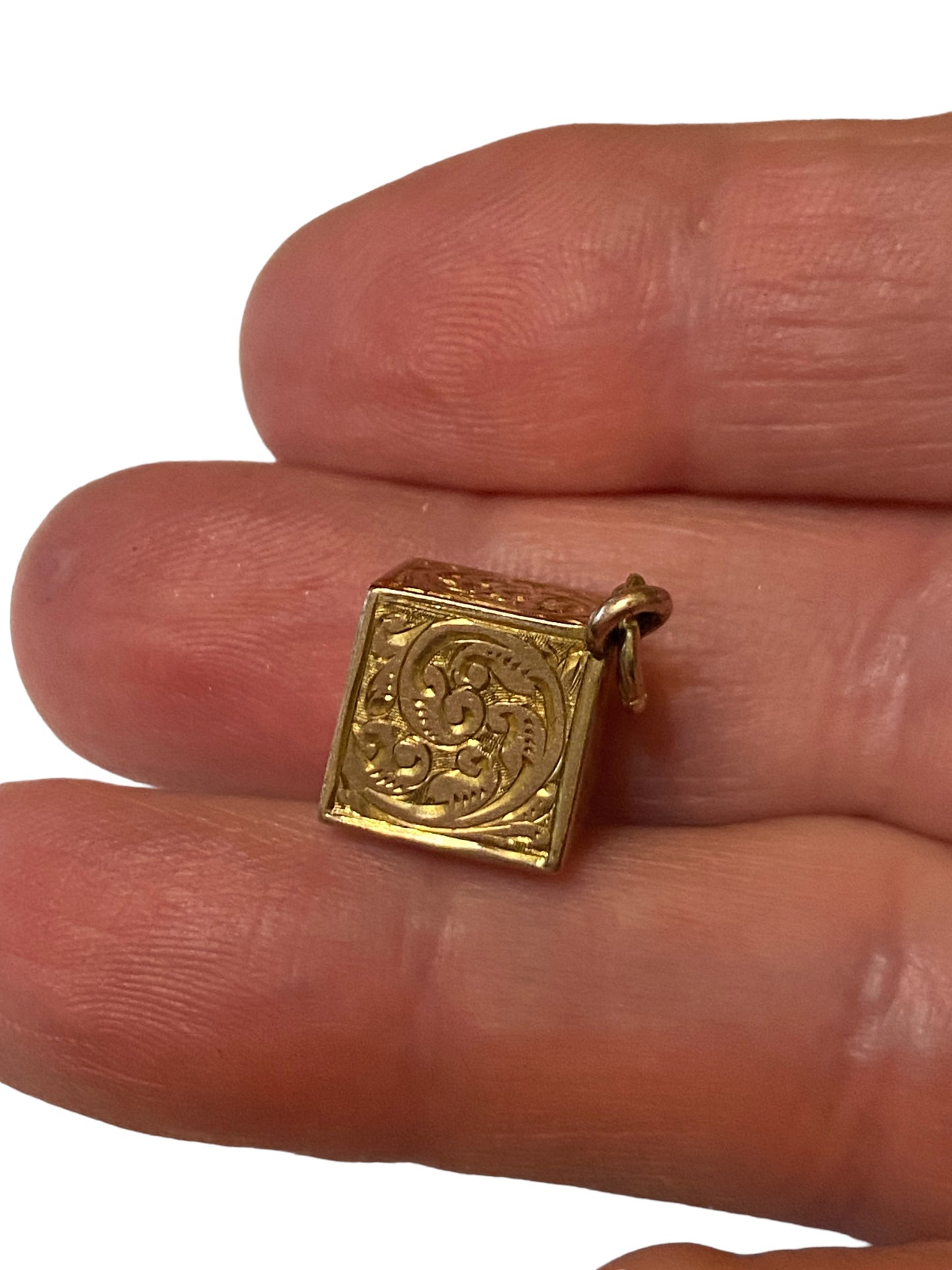 9ct gold vintage cube charm / pendant