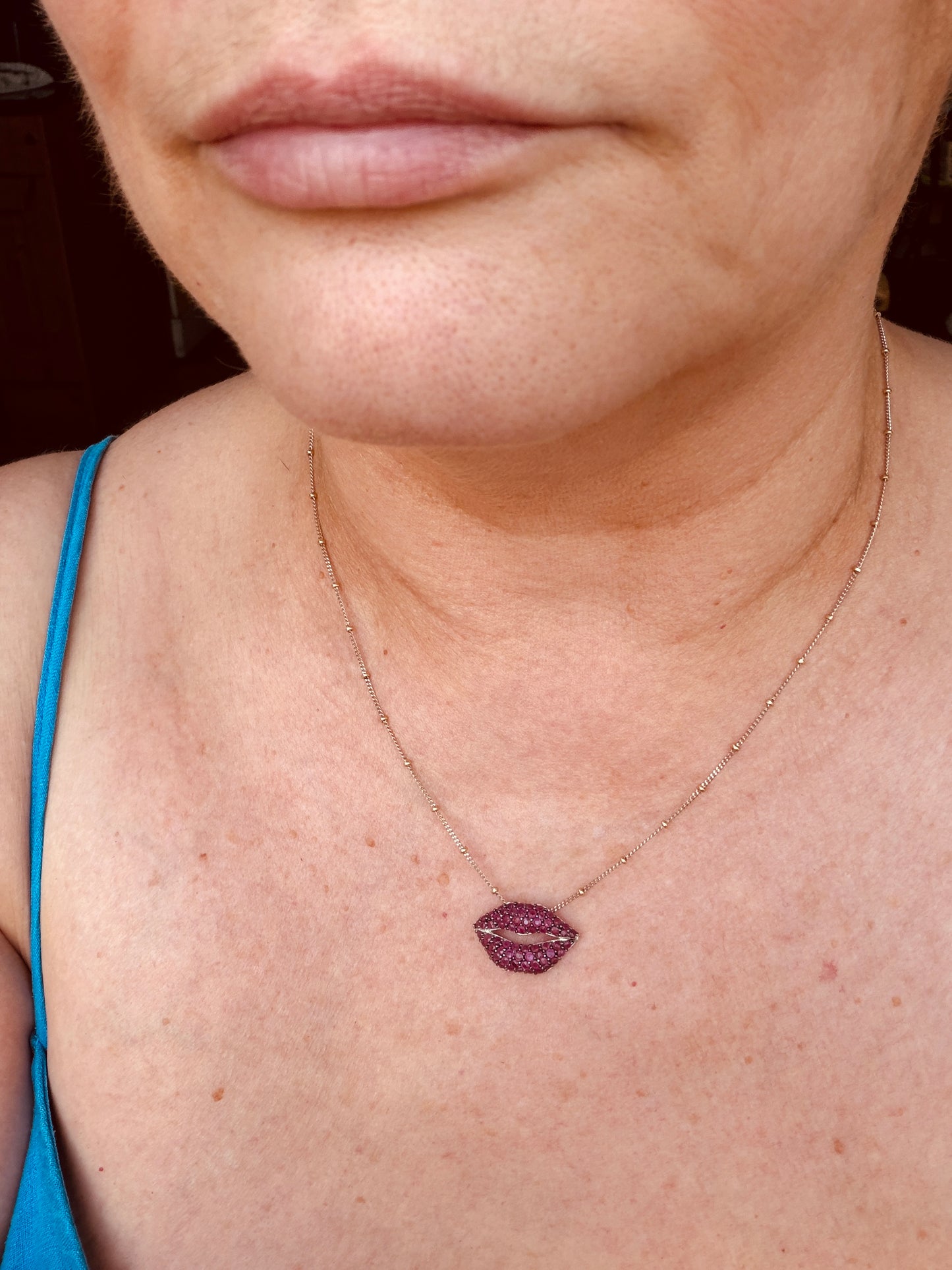 9ct vintage / pre owned ruby lips pendant charm,