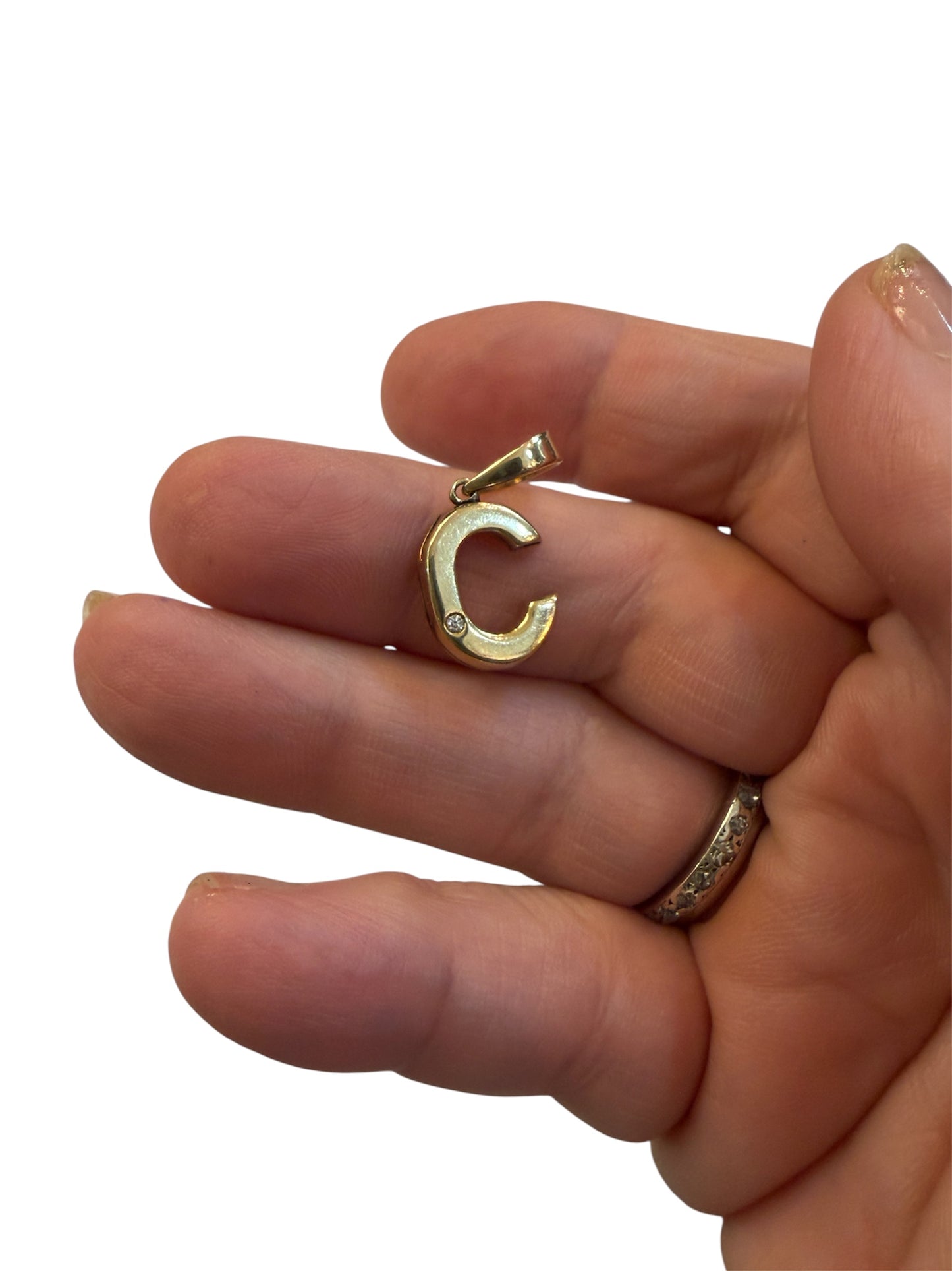 9ct vintage initial C charm with a small diamond 1.9g