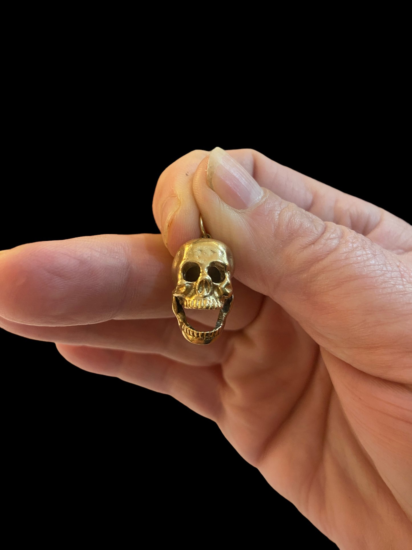 9ct vintage articulated skull charm  circa 1963 by account 7.6 grams