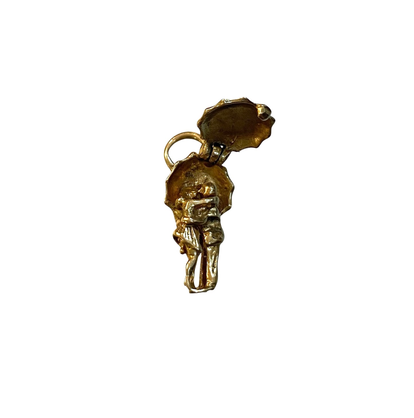 9ct vintage kissing couple under umbrella. charm