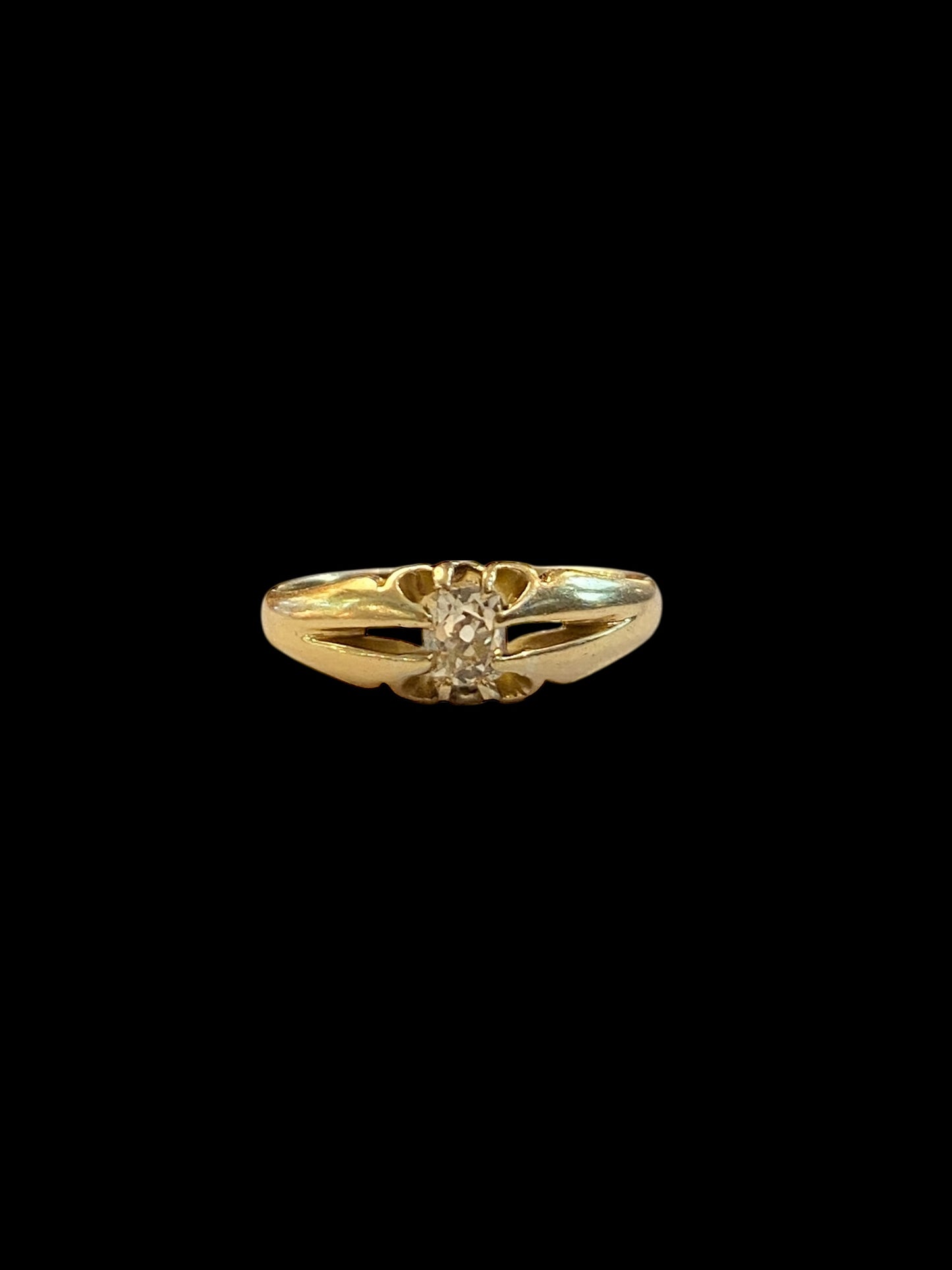 18ct Edwardian diamond ring. mine cut diamond 0.50ct ring size T