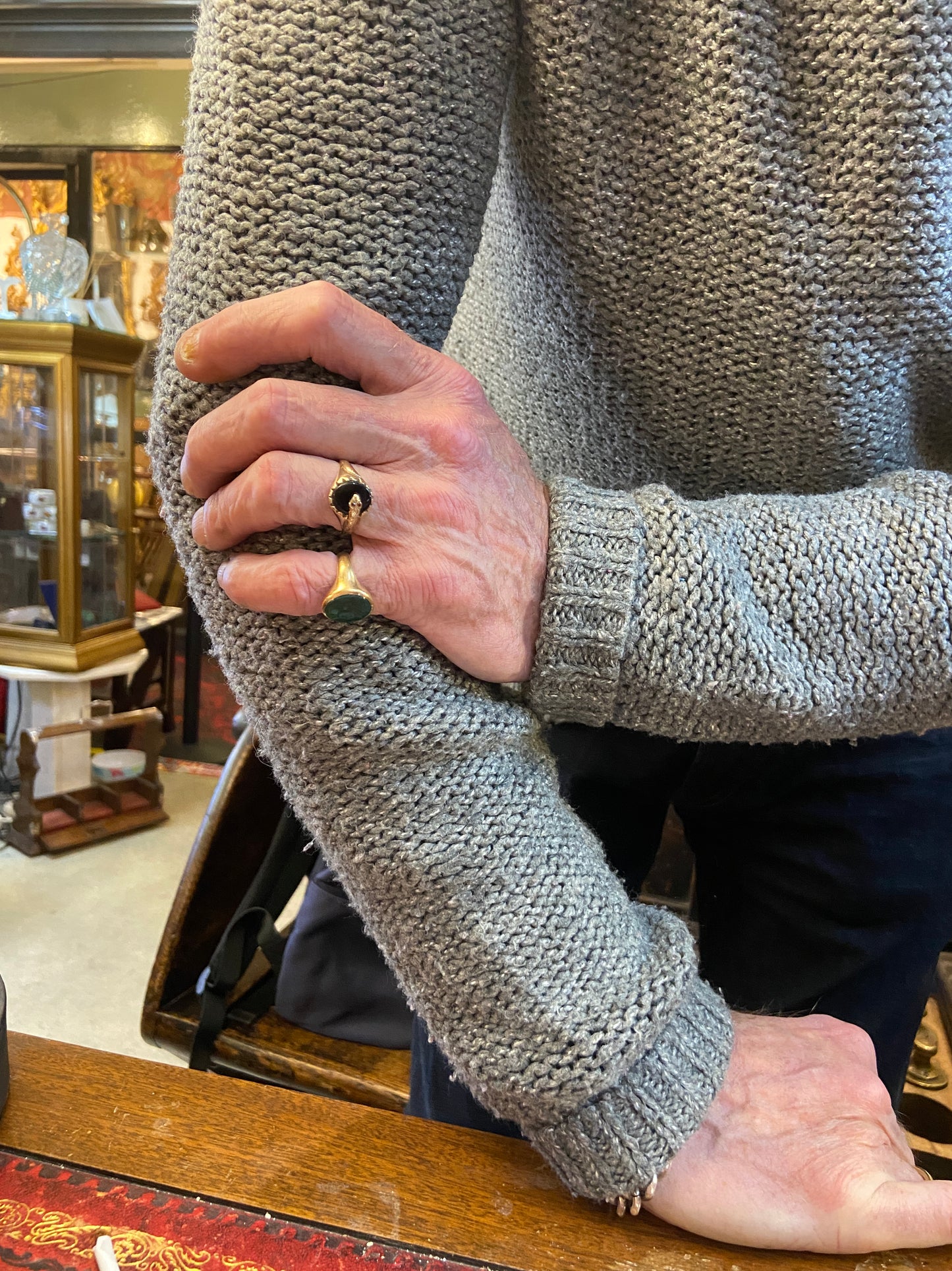 9ct vintage signet ring with onyx and a snake ring size V