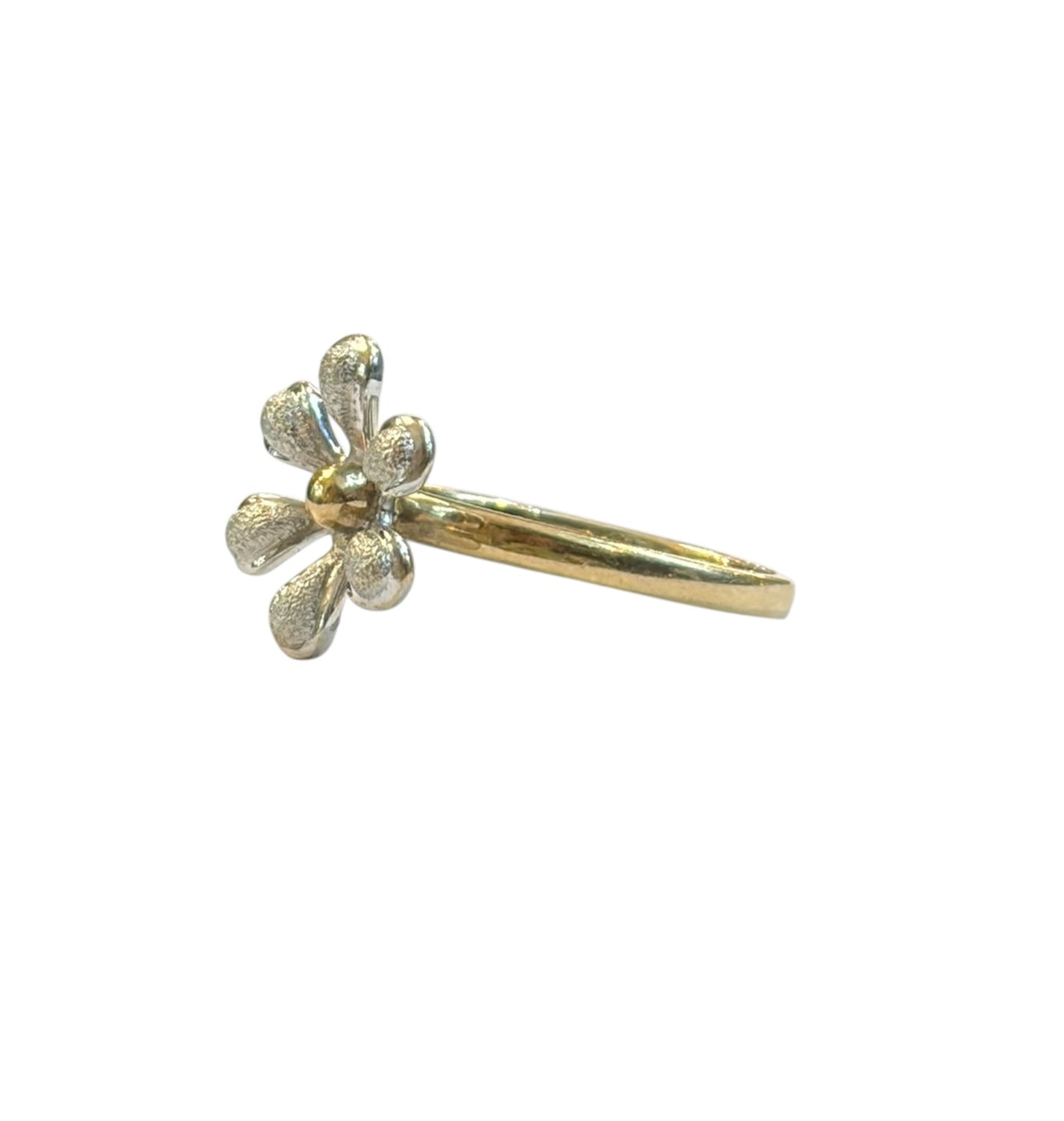 9ct viontage flower ring size N 3.4g
