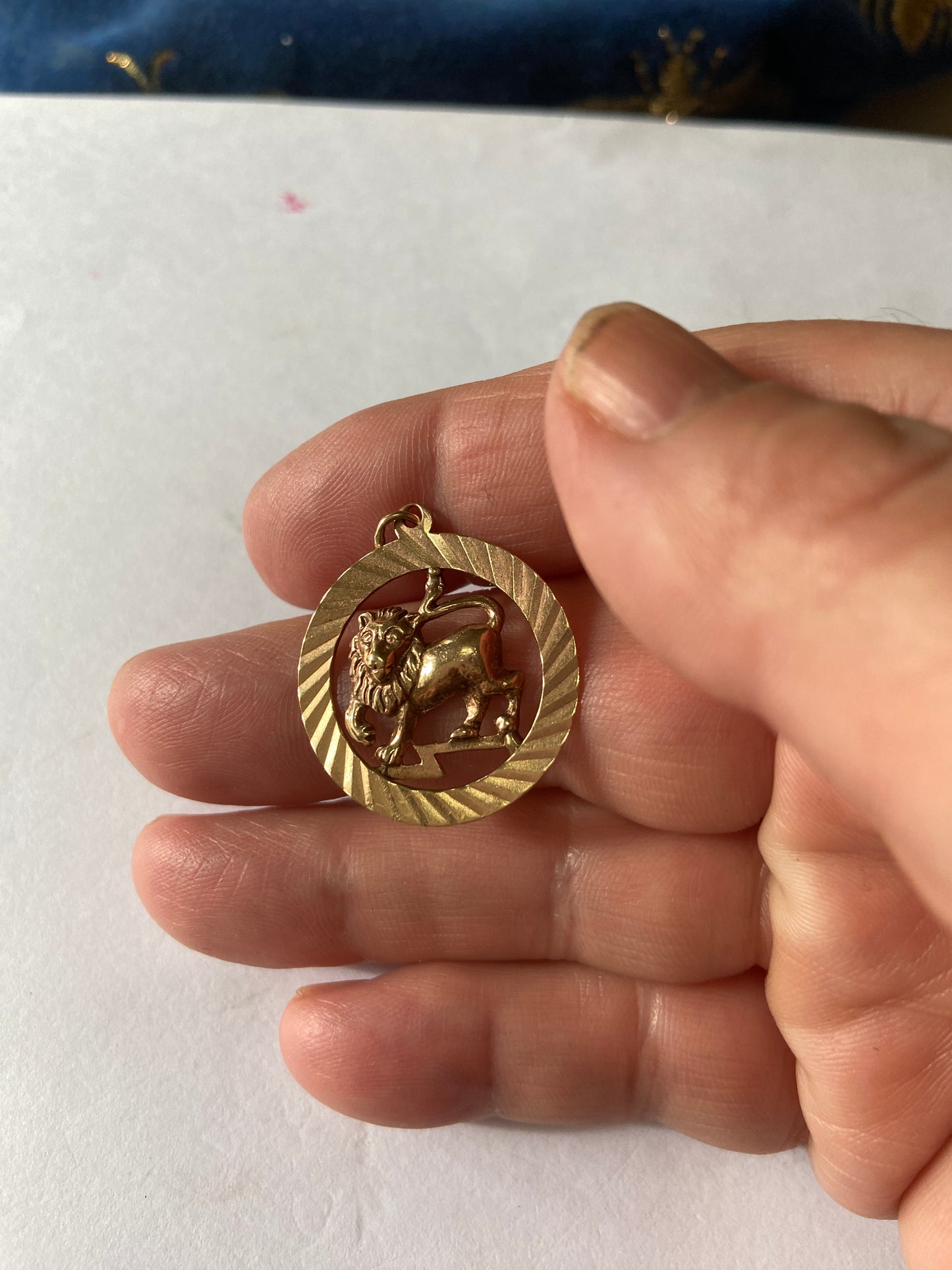 9ct Leo vintage charm / pendant lion circa 1978