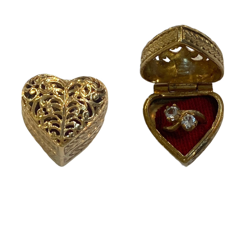 9ct vintage heart box with ring inside circa 1964