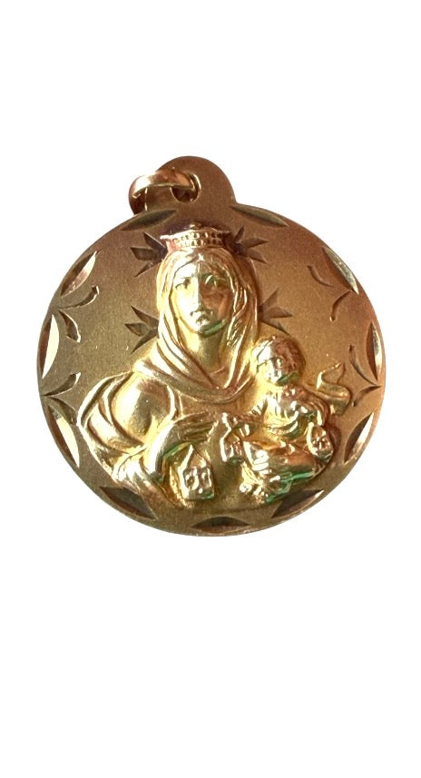9ct vintage Mary and Jesus large  religious pendant, 4.11g