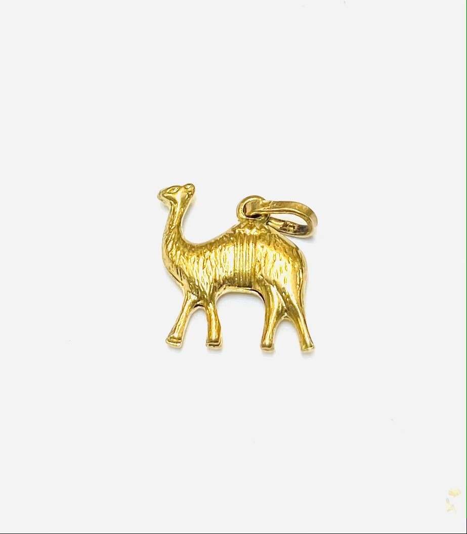 9ct vintage camel charm / pendant