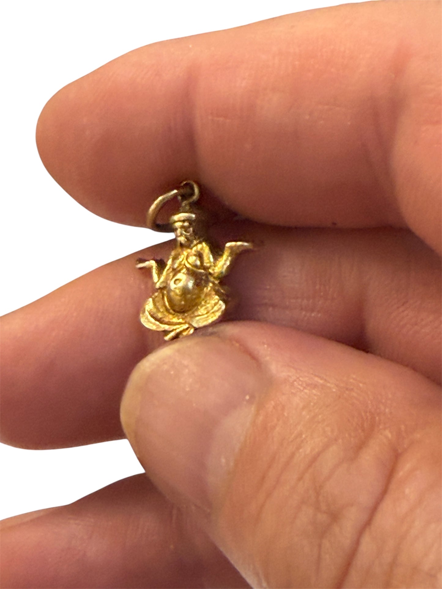 9ct vintage buddha charm in Mudra position, 2.4g 3D