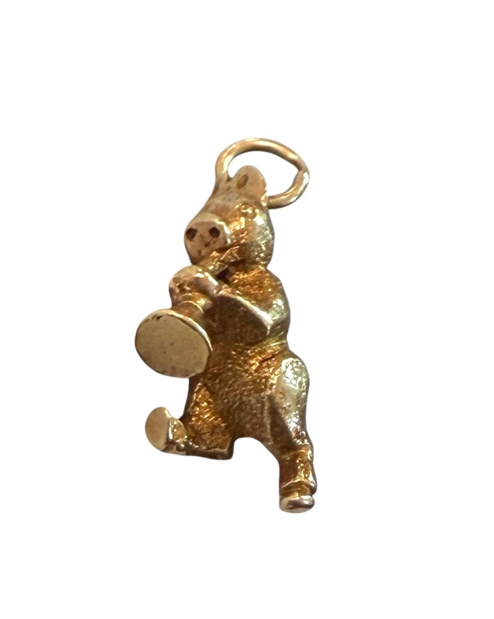 9ct vintage pig with trumpet charm. solid gold 3.15g