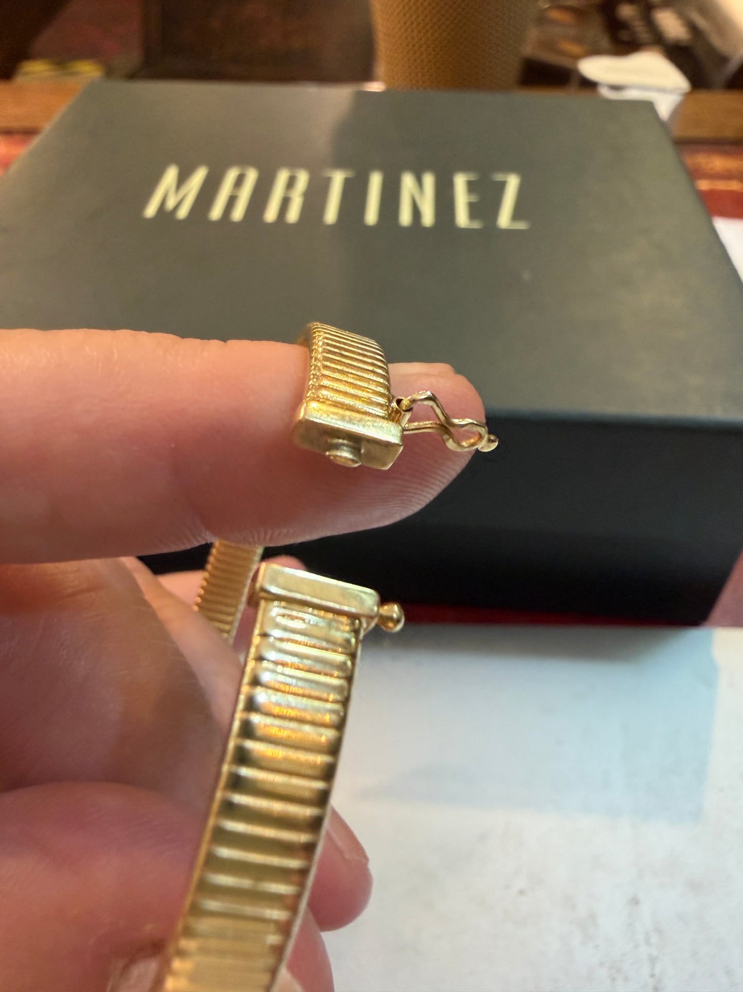 9ct vintage / preowned bangle 5.4g unisex jewellery