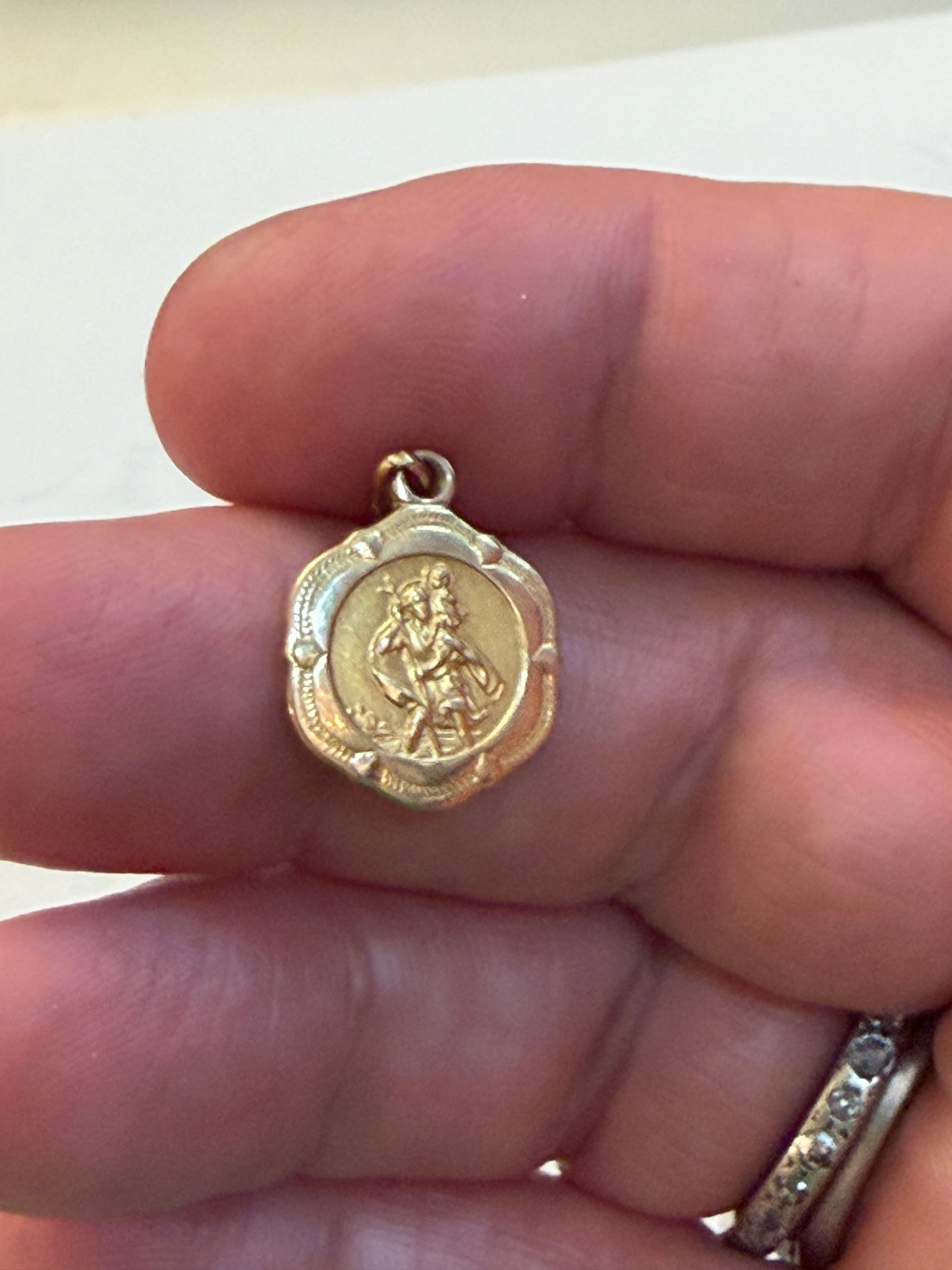 9CT VINTAGE ST CHRISTOPHER CHARM PENDANT. SMALL 0.9G