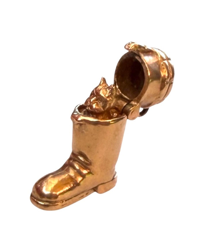 9ct vintage puss in botts charm. opening by ijld 3.98g