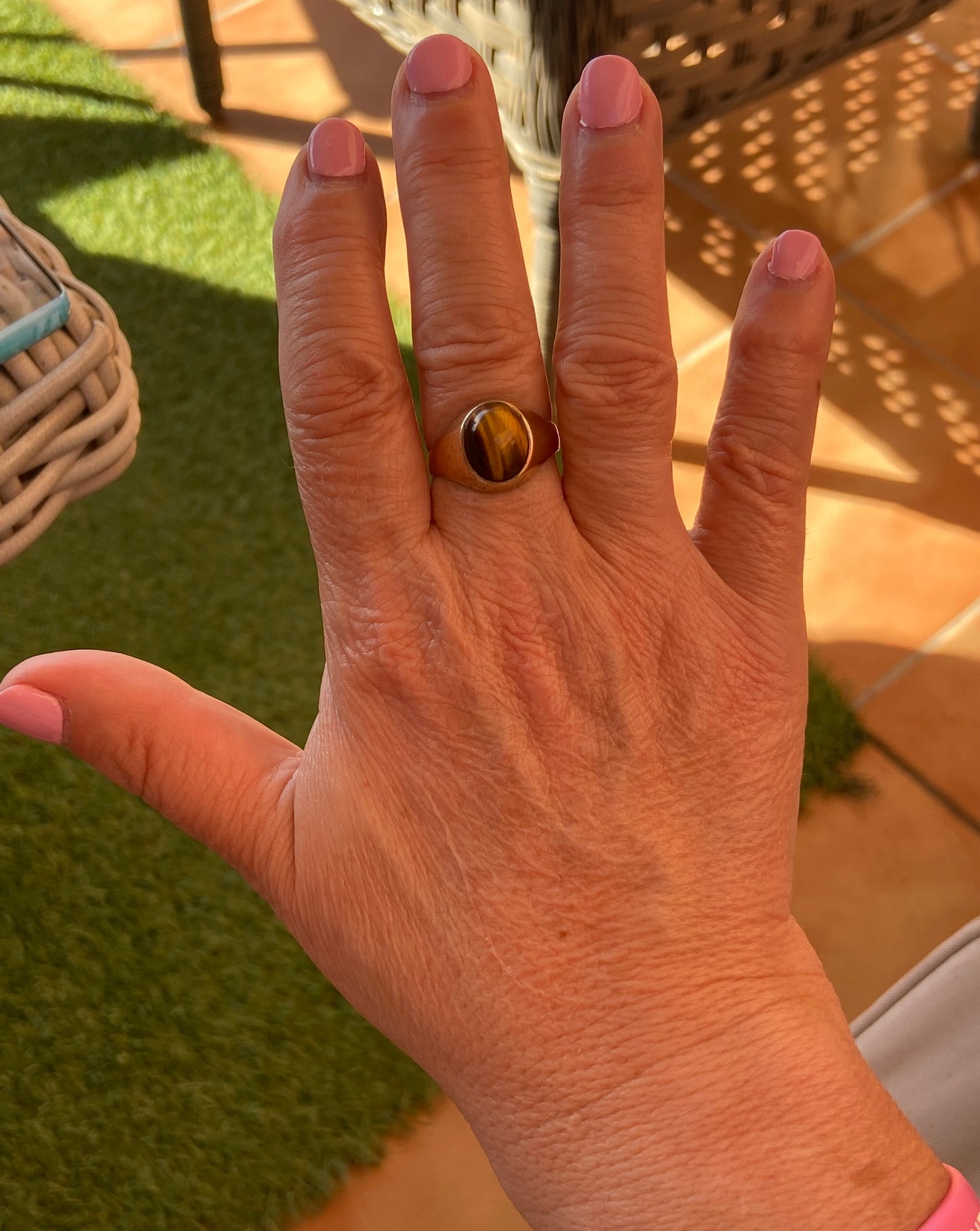 9ct vintage tigers eye ring. size U