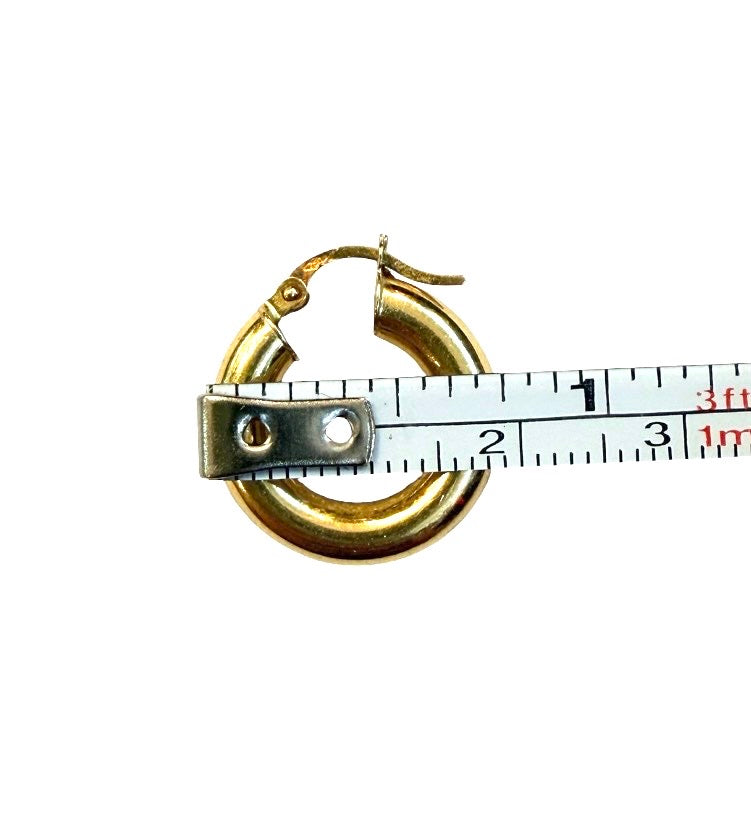 18ct 750 pre owned hoop earrings 2.