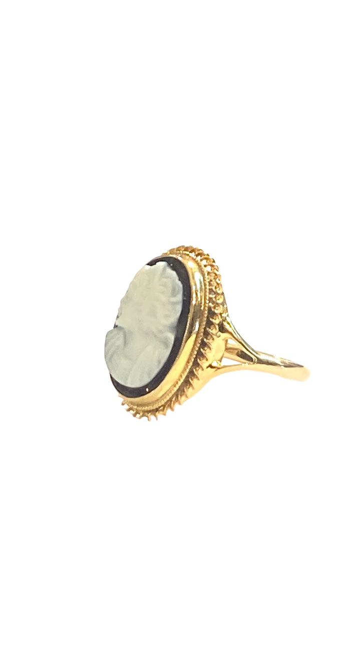 9ct vintage cameo ring size R 1/2 circa 1938