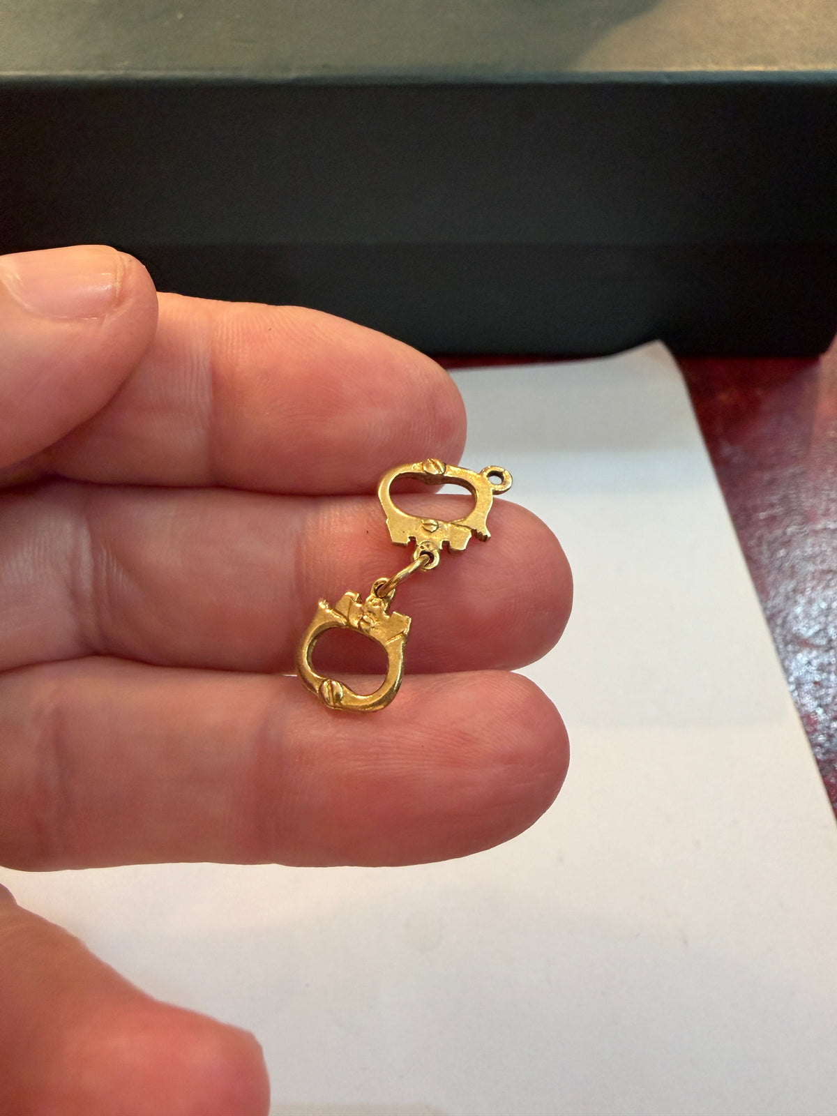9ct vintage handcuff charm / pendant . 1.2g