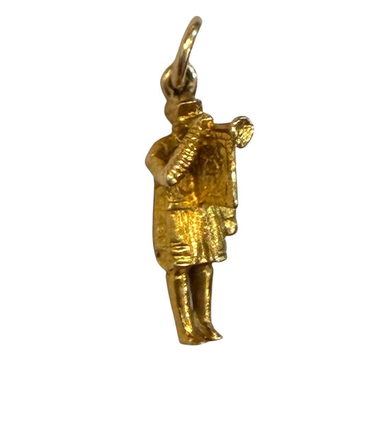 9ct vintagen Royal trumpeter charm, circa 1952 coronation year