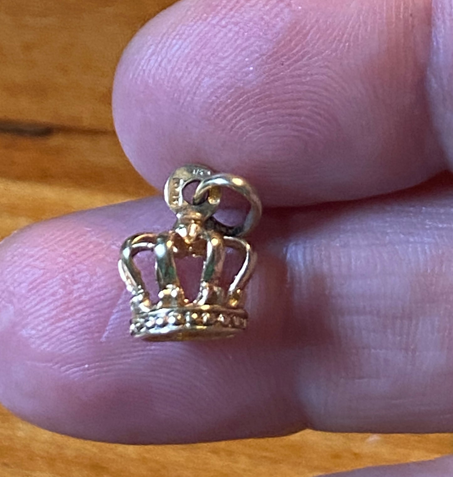 9ct vintage pre owned small crown charm / pendant