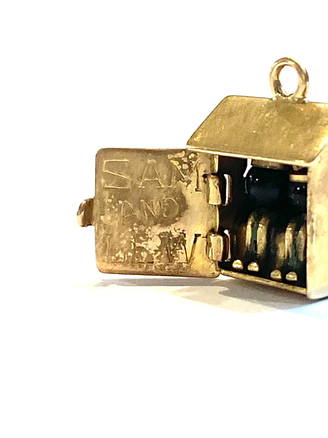 10ct rare outhouse charm with sam and Lew inside