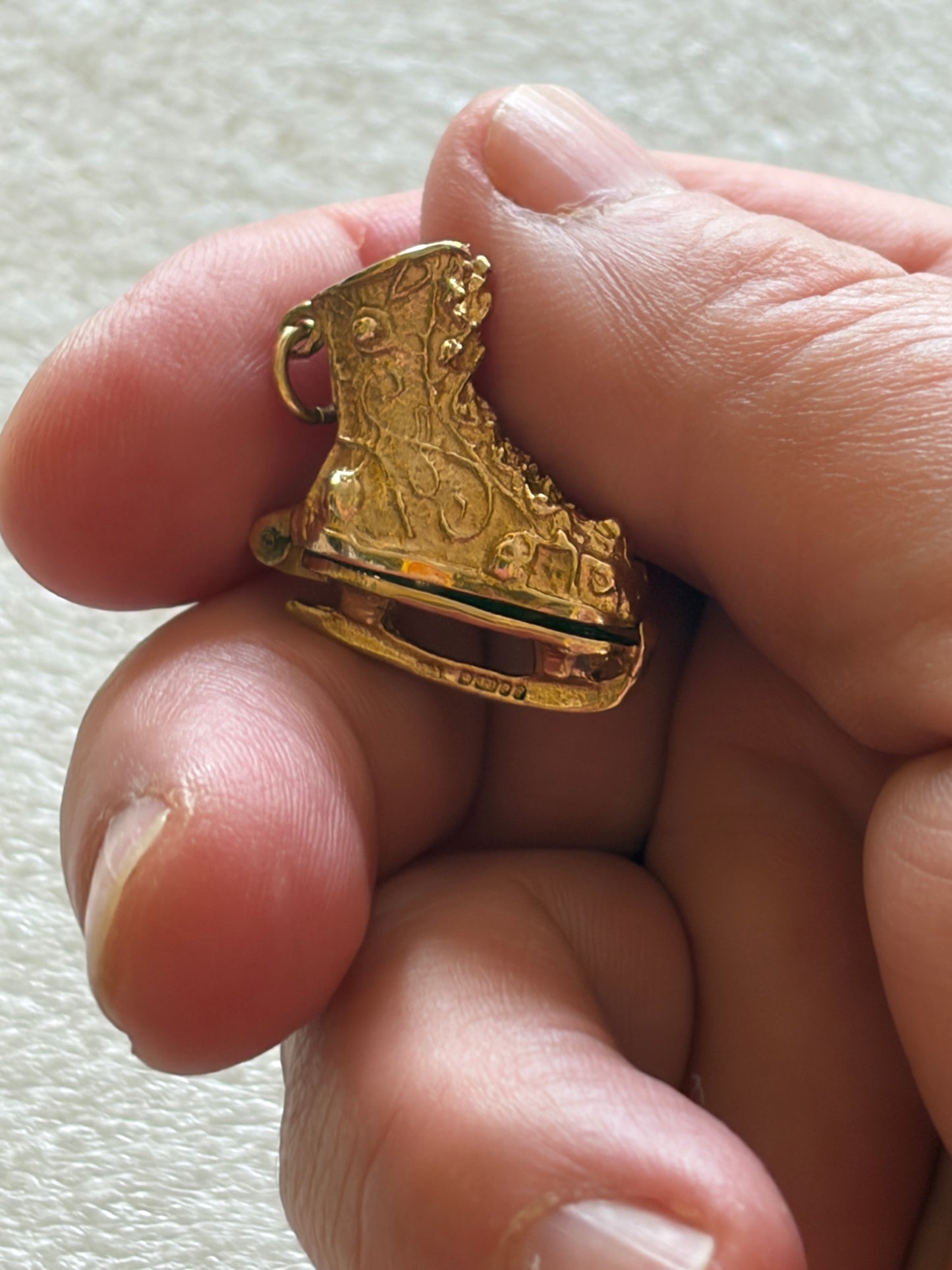 9ct vintage ice skate charm circa 1966 London with enamel skater inside. 6.2g