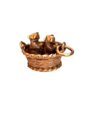 9ct vintage puppies in basket charm, circa 1972 2.9g