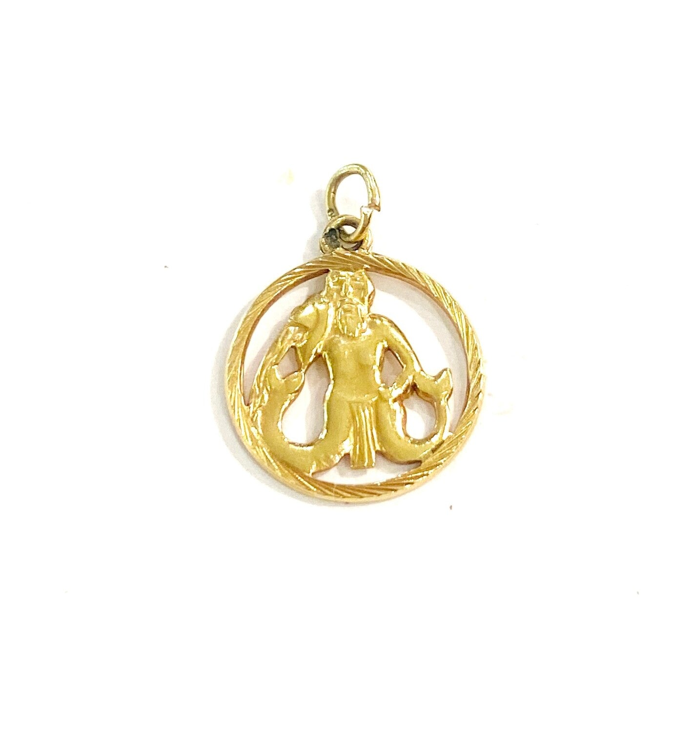 18ct vintage Aquarius pendant charm