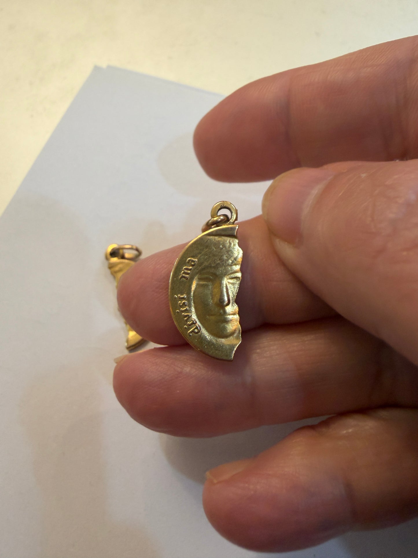 9ct vintage coin dividi ma sempre uniti, divided but always united.
