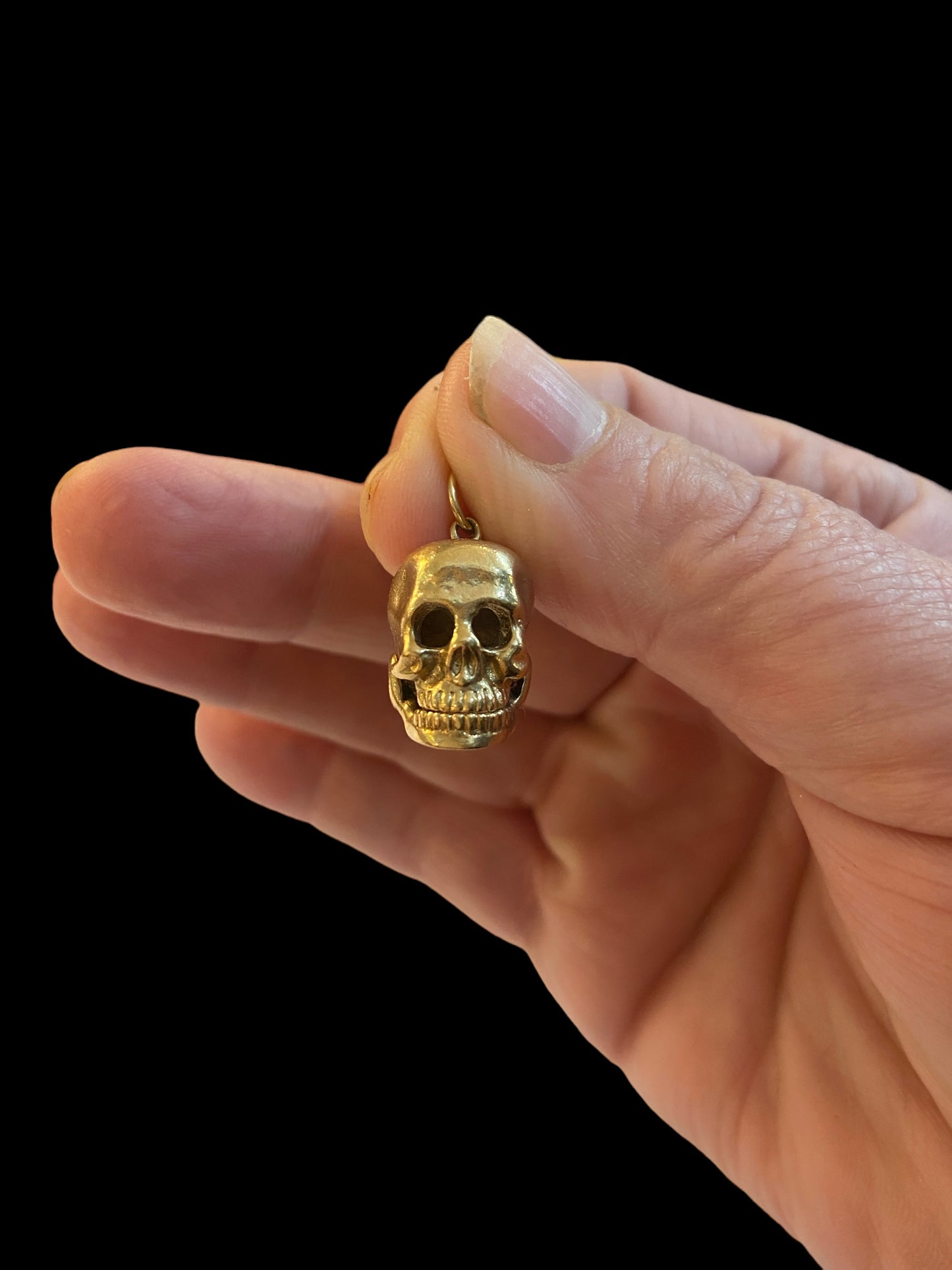9ct vintage articulated skull charm  circa 1963 by account 7.6 grams