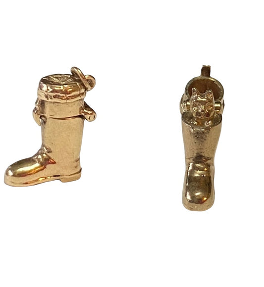 9ct vintage 'puss in boot' charm