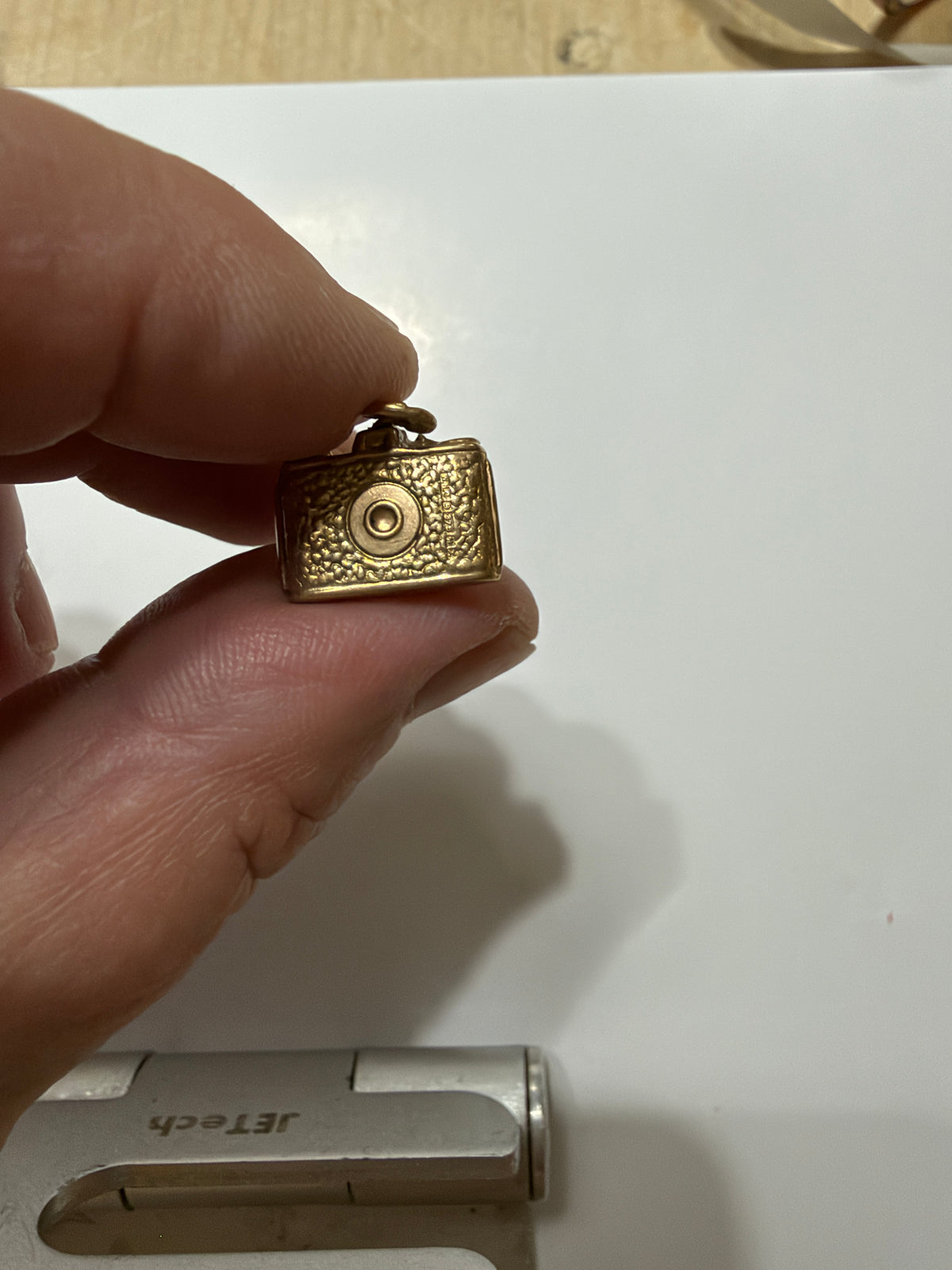 9ct vintage camera charm circa 1972 by WHC 1.04g