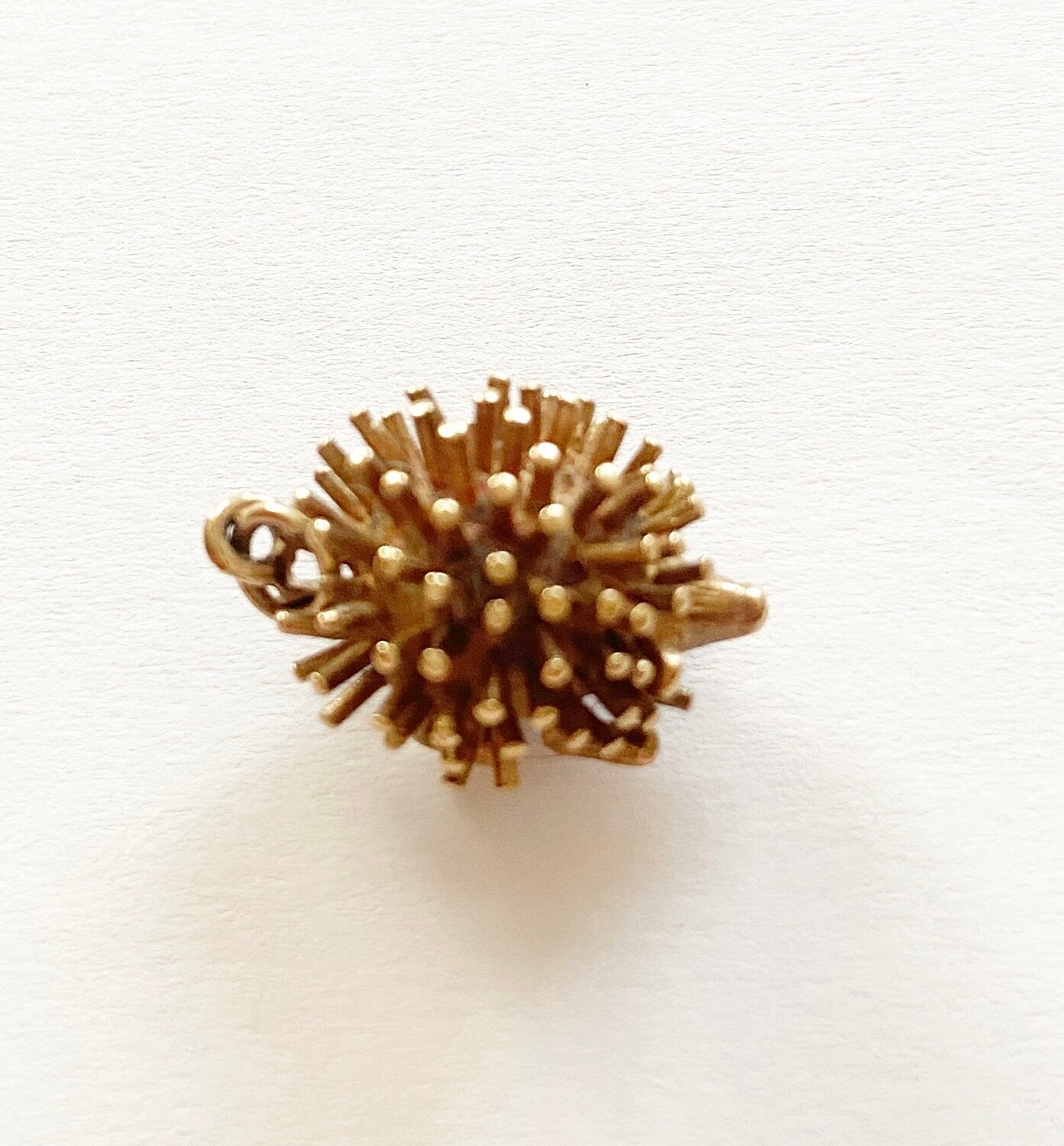 9ct vintage large hedgehog charm circa 1979 4.2g