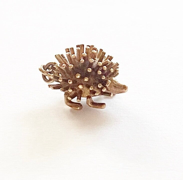 9ct vintage large hedgehog charm circa 1979 4.2g