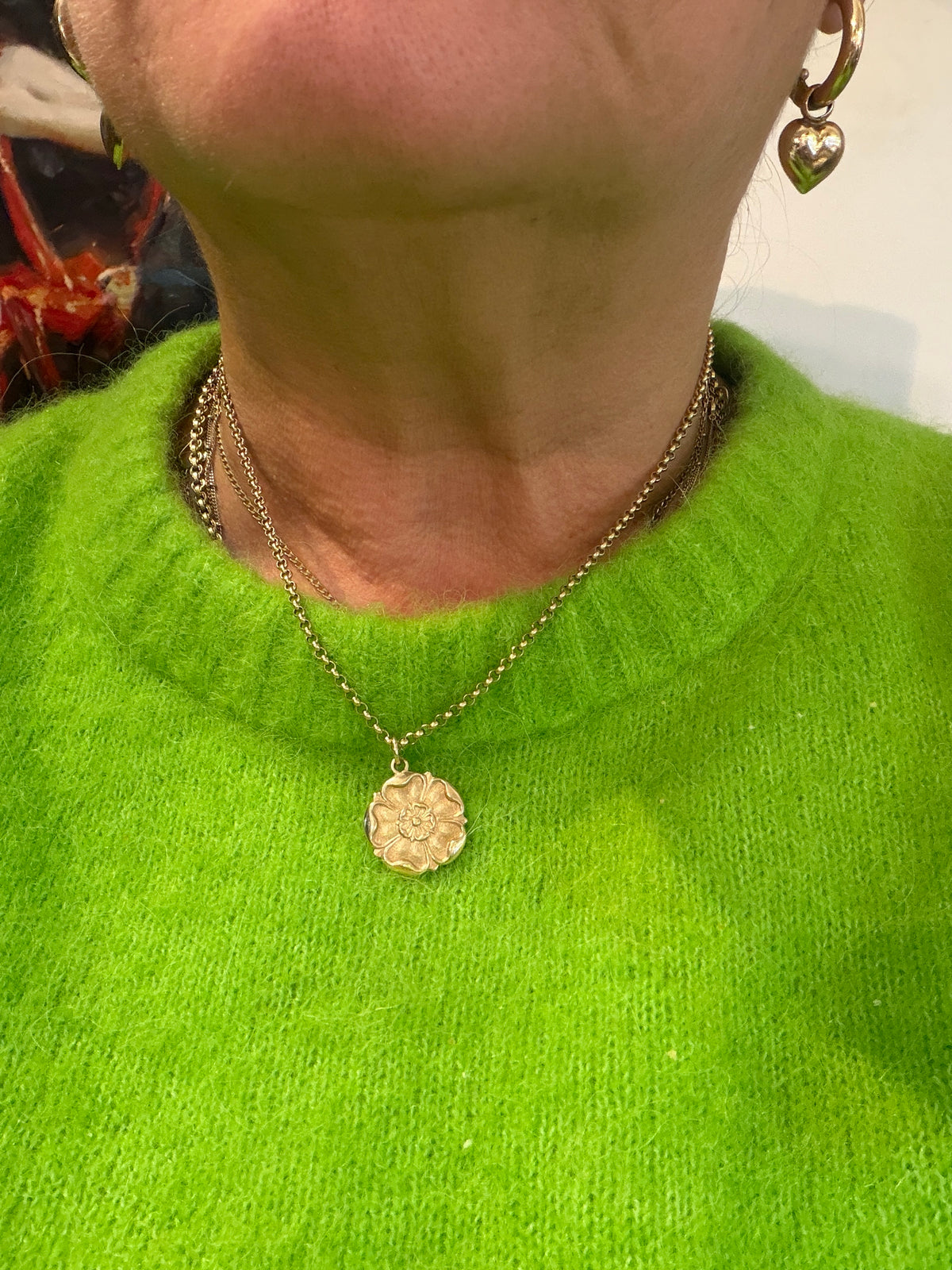 9ct vintage English rose charm / pendant , large. 3.0g circa 1973